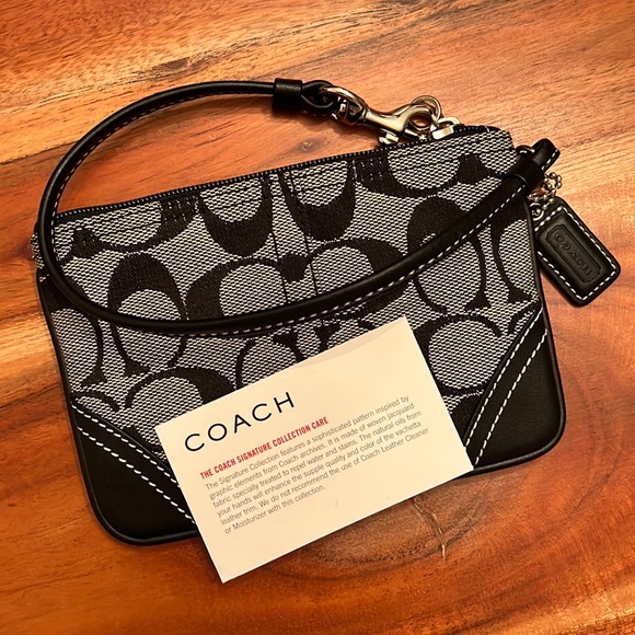 NEW COACH WRISTLET FROM THE SIGNATURE COLLECTION - Picture 9 of 9